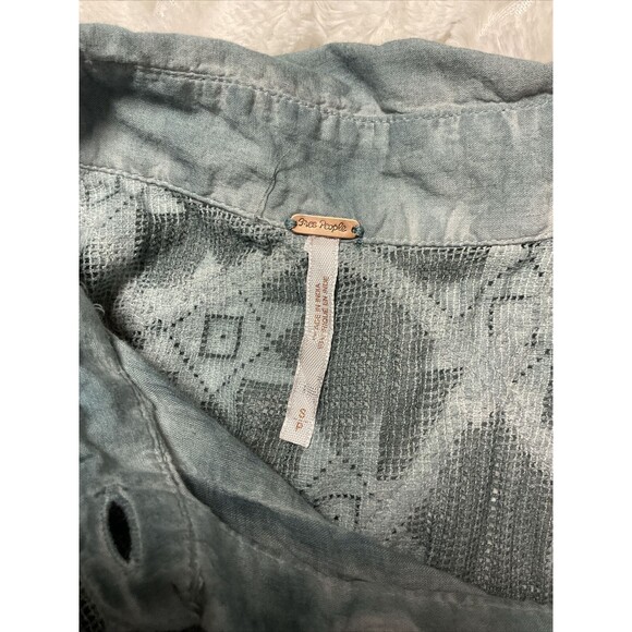 Free People  Light Blue Gauze Women's size small .   LTOP723 - Picture 3 of 3